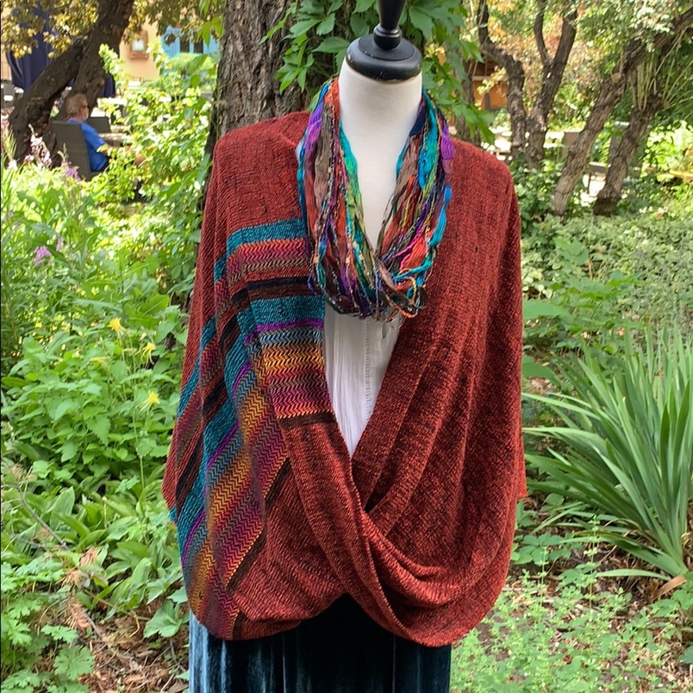 Handwoven infinity wrap - Picture 3 of 3